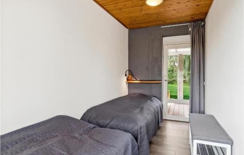 a bedroom with two beds and a window at 2 Bedroom Beautiful Home In Fllenslev in Føllenslev