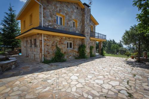 Το κτήριο όπου στεγάζεται  η παραθεριστική κατοικία
