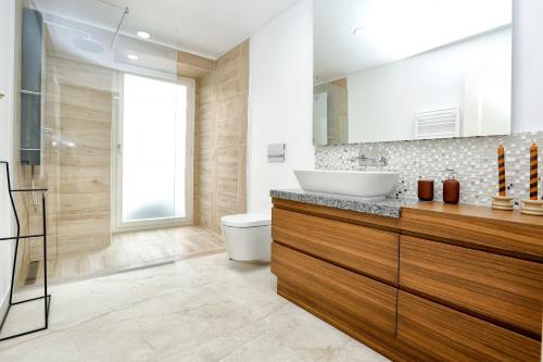 Ένα μπάνιο στο GREEN BLISS IN FARO, Central One-Bed Oasis