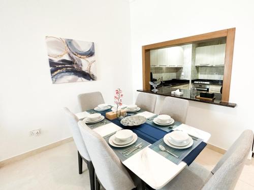 a dining room with a table and chairs at Dreams & Themes Ansam Yas Island 108A3 in Abu Dhabi