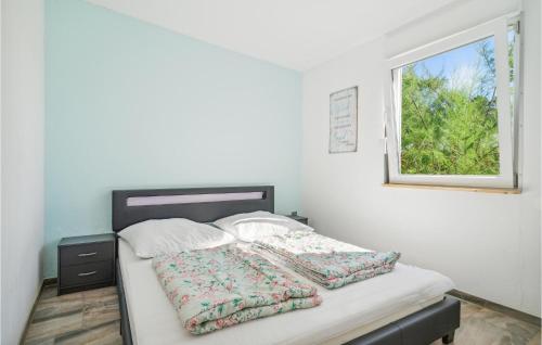 Gorgeous Home In Zeulenroda-Triebesにあるベッド