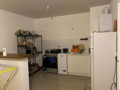 A cozinha ou cozinha compacta de Chez Ivy-Guizela
