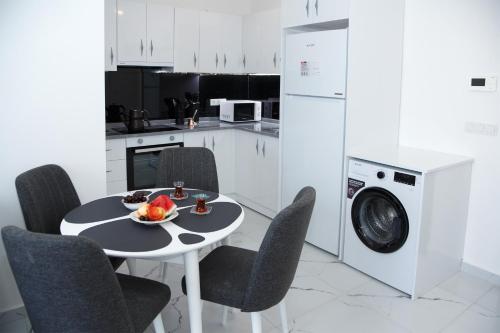 Kuchyň nebo kuchyňský kout v ubytování ArtLife apartments (VAN GOGH)