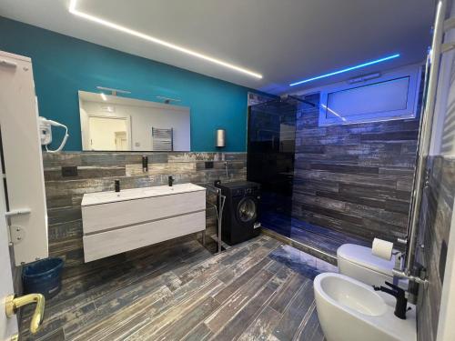 Ένα μπάνιο στο Castel di Sangro Suite Apartment