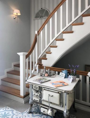 a staircase with a console table in a living room at Villa Svanen am Meer in Timmendorfer Strand