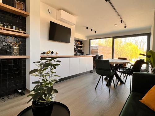 a kitchen and dining room with a table and chairs at Inova Guesthouse in Hasselt