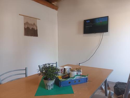 Televisyen dan/atau pusat hiburan di EFRA Apartment
