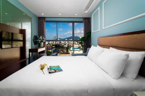 Giường trong phòng chung tại Rosetta Beach Hotel & Apartment