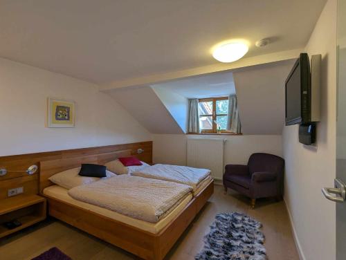 Giường trong phòng chung tại Ferienwohnungen Kricklsäge