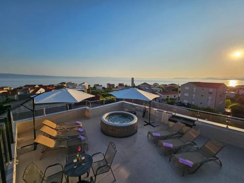 Modern villa with jacuzzi, beautiful sea view, near Split! Villa 36A