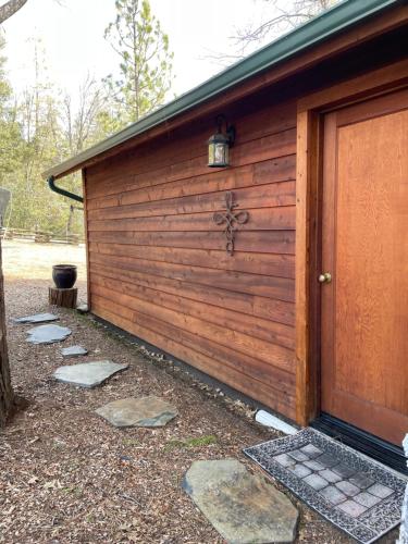 Φωτογραφία από το άλμπουμ του Stewart Chalet @ Yosemite/Bass Lake σε Bass Lake