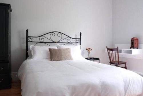 Studio 4 ~ 1BDRM, Private Bath, Downtown – Photos 3