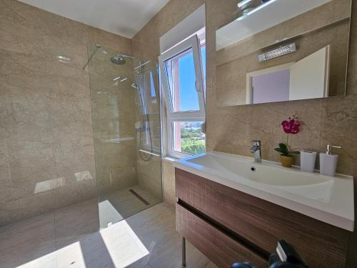 Modern villa with jacuzzi, beautiful sea view, near Split! Villa 36A