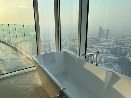 Koupelna v ubytování FIVE Jumeirah Village, Dubai