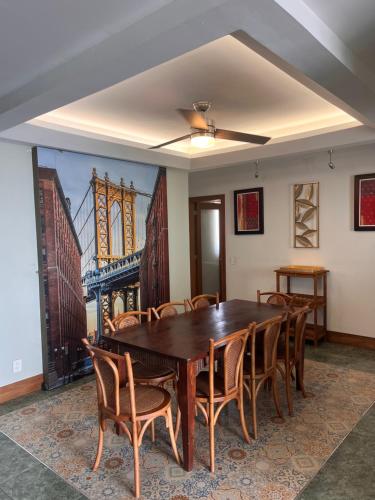 a dining room with a wooden table and chairs at Sexto piso y vista al mar in Boca del Río