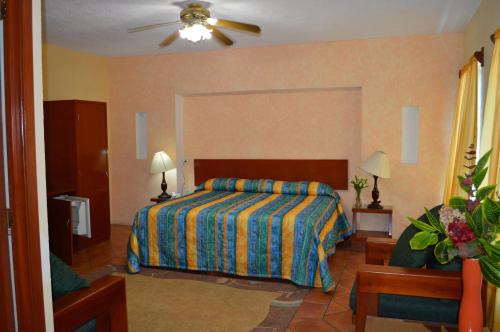 a bedroom with a bed and a ceiling fan at Hotel La Rienda Mision Tequillan in Tequila