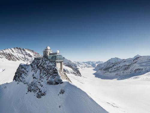 Φωτογραφία από το άλμπουμ του Bed & Breakfast in car-free Wengen - Hop in Nest BnB στο Βένγκεν