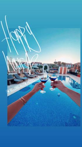 Kolam renang di atau dekat dengan Belong Otel