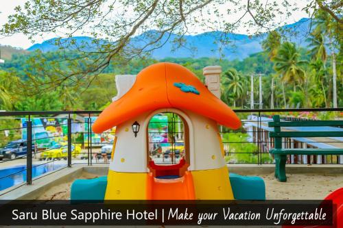 une maison de champignons dans une aire de jeux dans l'établissement Saru Blue Sapphire Hotel, à Godakewela