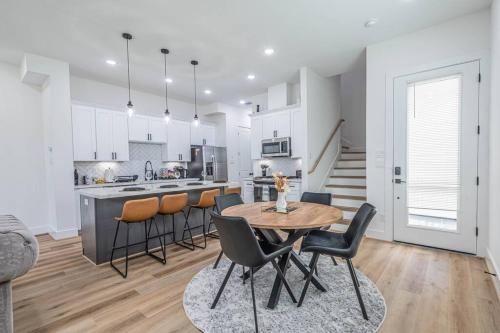 a kitchen and dining room with a table and chairs at Luxury Home Near Houston Downtown & Medical Center in Houston