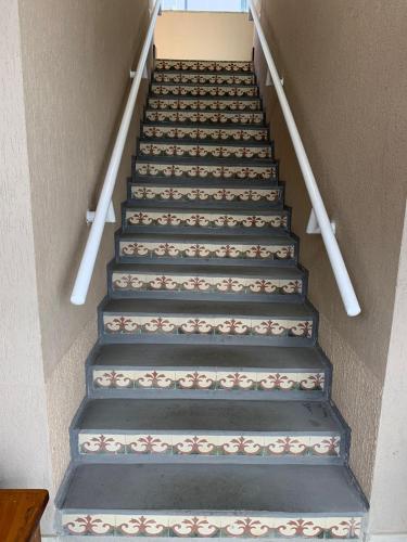 a staircase in a building with blue steps at Pousada Reserva Penedo in Penedo