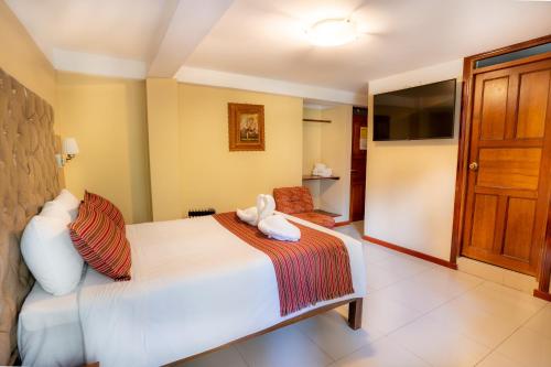 a hotel room with a bed and a television at Santuario Machupicchu in Machu Picchu