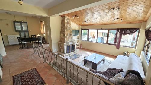 Kuchyň nebo kuchyňský kout v ubytování Lithos Villas Kalavryta