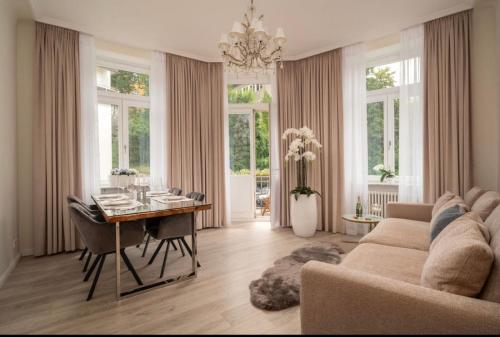Ruang duduk di VIP Apartment City Center Baden-Baden
