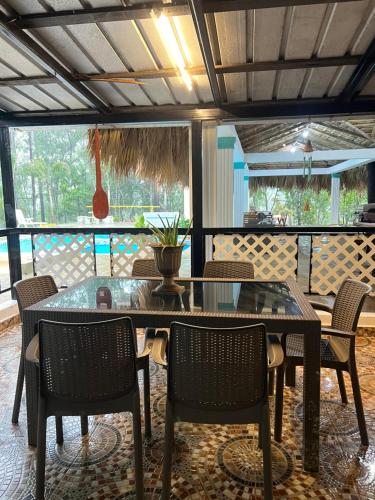 a dining room with a glass table and chairs at Hermosa villa Renacer in Concepción de La Vega