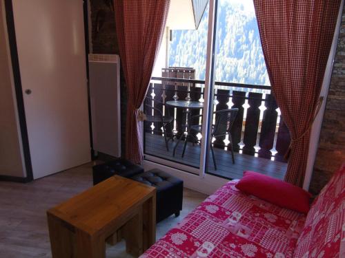 Appartement chaleureux avec balcon et parking à Châtel