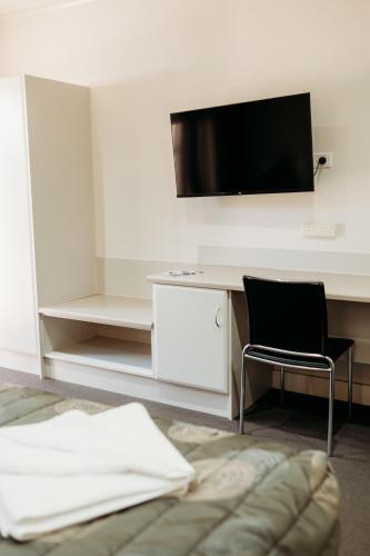 Ceduna Foreshore Hotel Motelにあるテレビまたはエンターテインメントセンター
