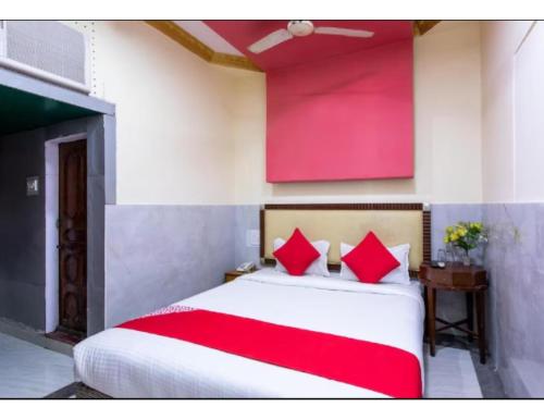 Posteľ alebo postele v izbe v ubytovaní Shreenath Palace, Ujjain