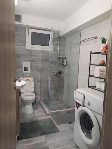 a bathroom with a shower and a washing machine at MY HOME Trikala in Tríkala