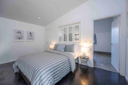 Una cama o camas en una habitación de The Bruns Pavilion
