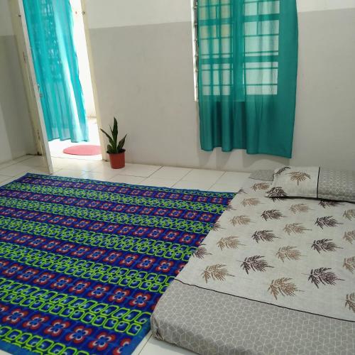 Ένα ή περισσότερα κρεβάτια σε δωμάτιο στο Traveler House