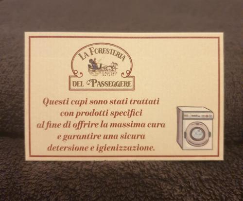 a white card with a picture of a washing machine at La Foresteria del Passeggere in Ovada