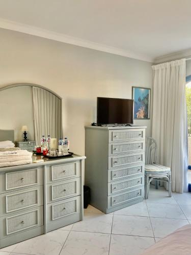 a bedroom with a bed and a dresser and a mirror at Ras Katy Sunset Views in Sharm El Sheikh