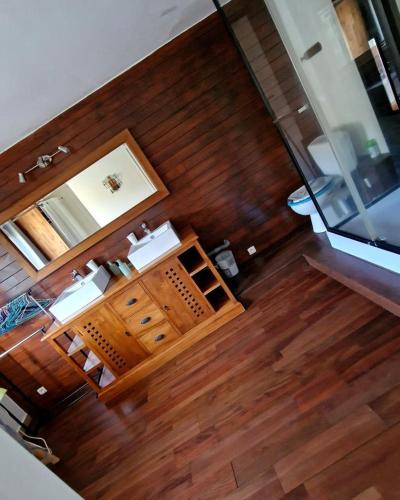 an overhead view of a living room with wood paneling at villa corossol in Petite Île