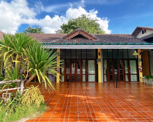 a house with a red brick patio in front of it at บ้านพักสิริ มุกดาหาร (Baan Siri Mukdahan) in Ban Muang Ba