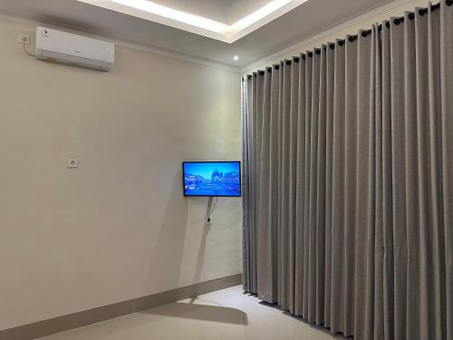 Μια τηλεόραση ή/και κέντρο ψυχαγωγίας στο Nana Suites Villa