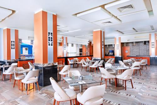 Restaurace v ubytování Pickalbatros Alf Leila Wa Leila Resort - Neverland Hurghada