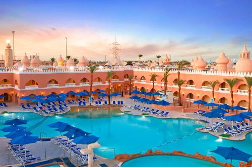 Bazén v ubytování Pickalbatros Alf Leila Wa Leila Resort - Neverland Hurghada nebo v jeho okolí