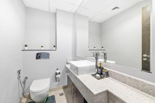 Koupelna v ubytování StoneTree - Elegant 1BR with Amazing Building Facilities