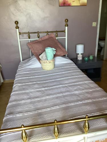 a bed with two blue bowls on top of it at 196 rue des moulins in Vachères