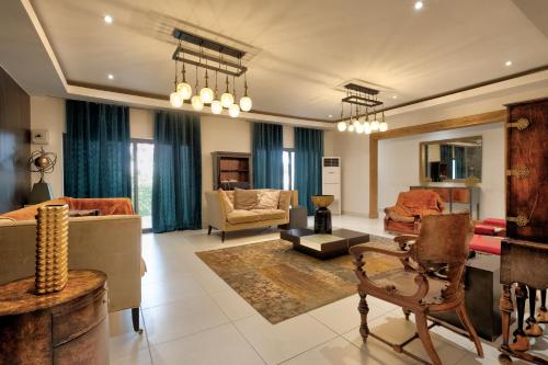 10 bedroom Luxurious Villa – Photos 2