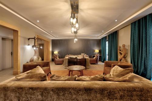 10 bedroom Luxurious Villa – Photos 5
