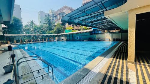 an empty swimming pool in a building at Home2 Renaissance Club in Mumbai