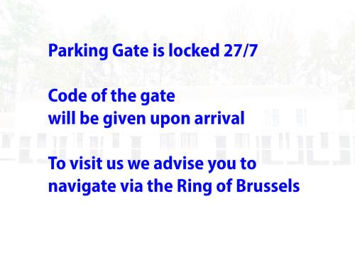 a screenshot of a cell phone with the text waking gate is locked code at Royal Horses in Overijse