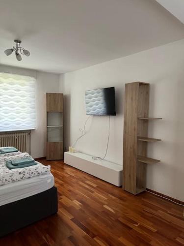a room with a bed and a television in it at Ferienwohnung Sunny in Bad Dürrheim