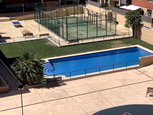 Bazén v ubytování Atico, Piscina, AC, WI-FI y Parking Gratis, Gran Terraza, VUT 47-79 nebo v jeho okolí